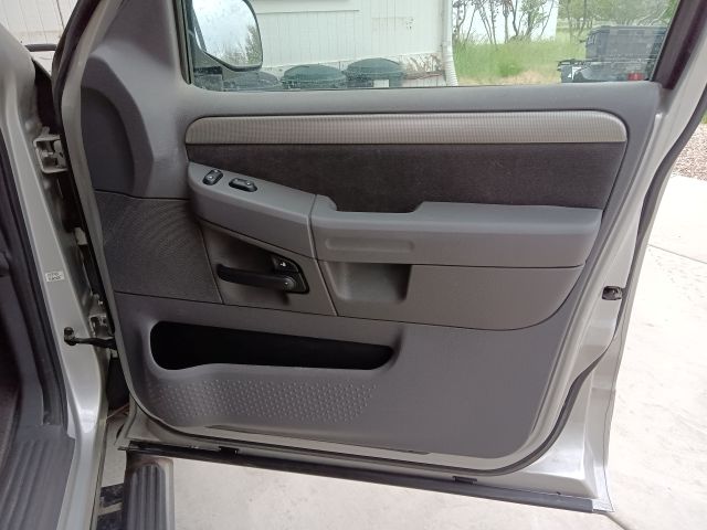 2003 EXPLORER XLT 4X4 (28).jpg